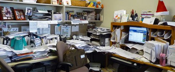 signs of a messy desk